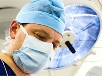 Проведение операции по замене клапана сердца