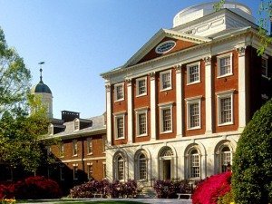 Из-за высокой стоимости медицинских услуг американцы едут лечиться за границу.