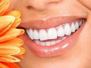 Красивые зубы - это своевременное лечение, протезирование и имплантация зубов в Германии
